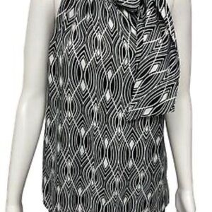 Black and White Geometric Print Top